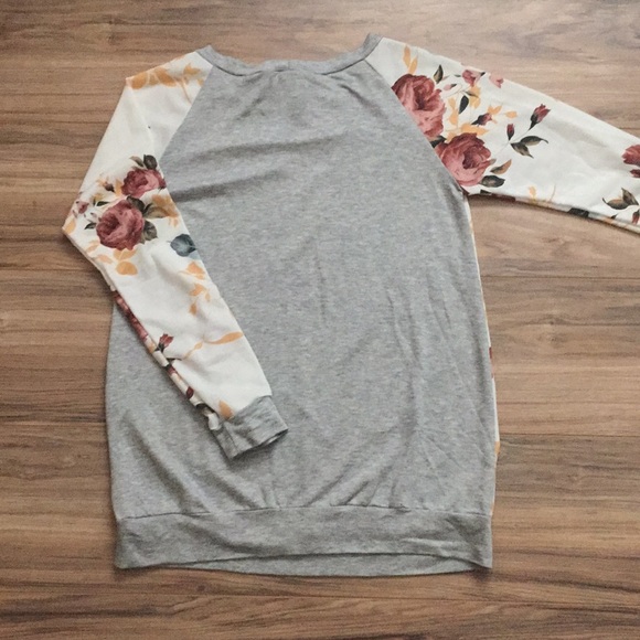 Floral pullover. - Picture 2 of 2